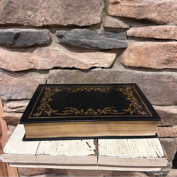 The works of Henry David Thoreau hardcover book‎ - Picture 3 of 3